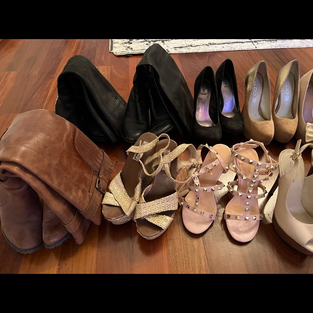 WOMENS SIZE 6 SHOES (PRICE IS FOR ALL)
